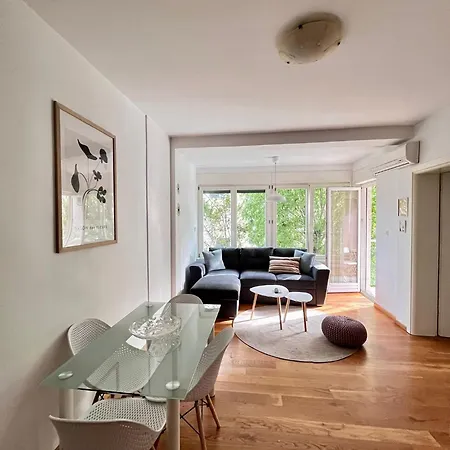 Sunny Apartment *